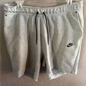 Nike Tech Fleece Shorts Gray CU4503-063 Size Large Bonded Zip Pocket